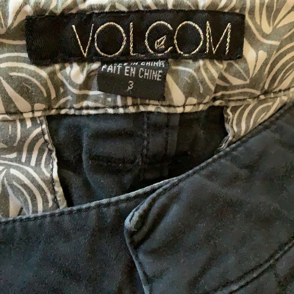 Volcom shorts - Picture 3 of 6